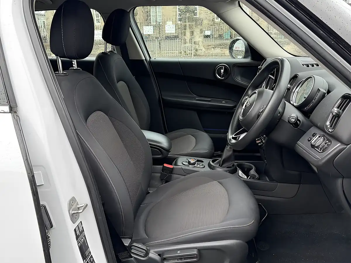 Used 2020 MINI Countryman Cooper Classic White - Interior and Exterior details 5