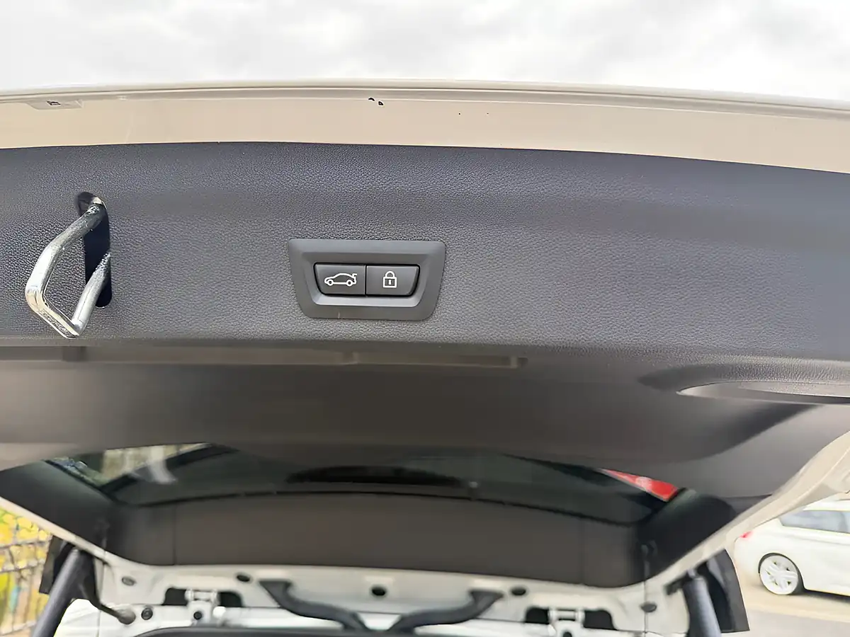 Used 2020 MINI Countryman Cooper Exclusive Silver - Interior and Exterior details 18