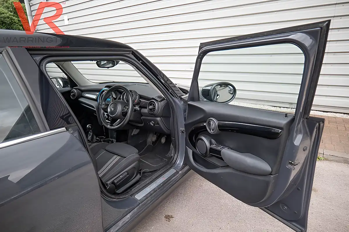 Used 2020 MINI Hatch Classic Thunder Grey - Interior and Exterior details 16