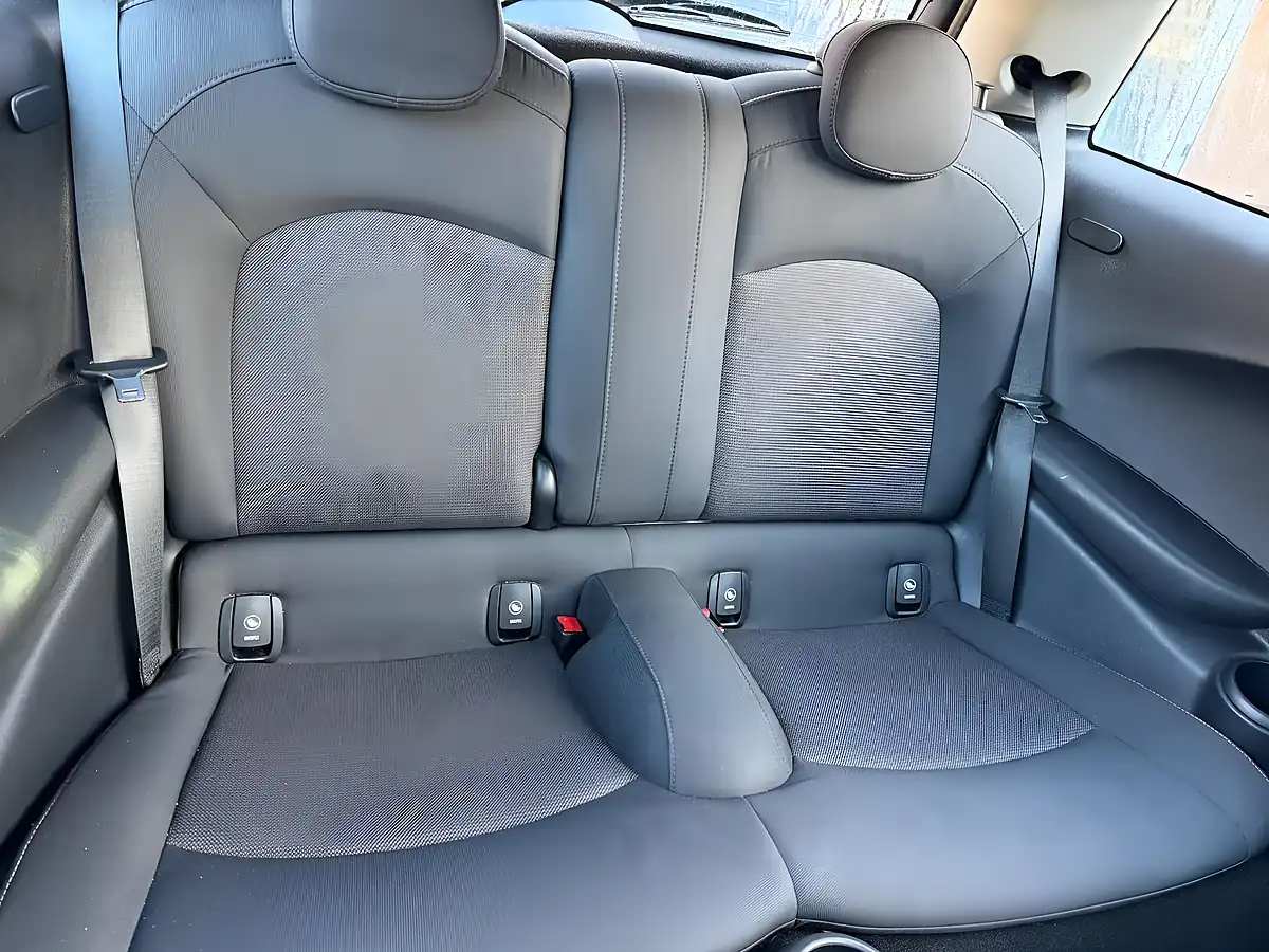 Used 2020 MINI Hatch Classic White - Interior and Exterior details 15