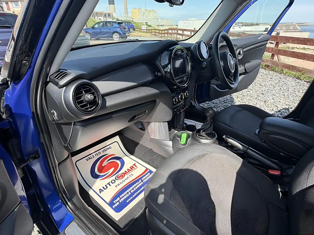 Used 2020 MINI Hatch Cooper Classic Blue - Interior and Exterior details 11