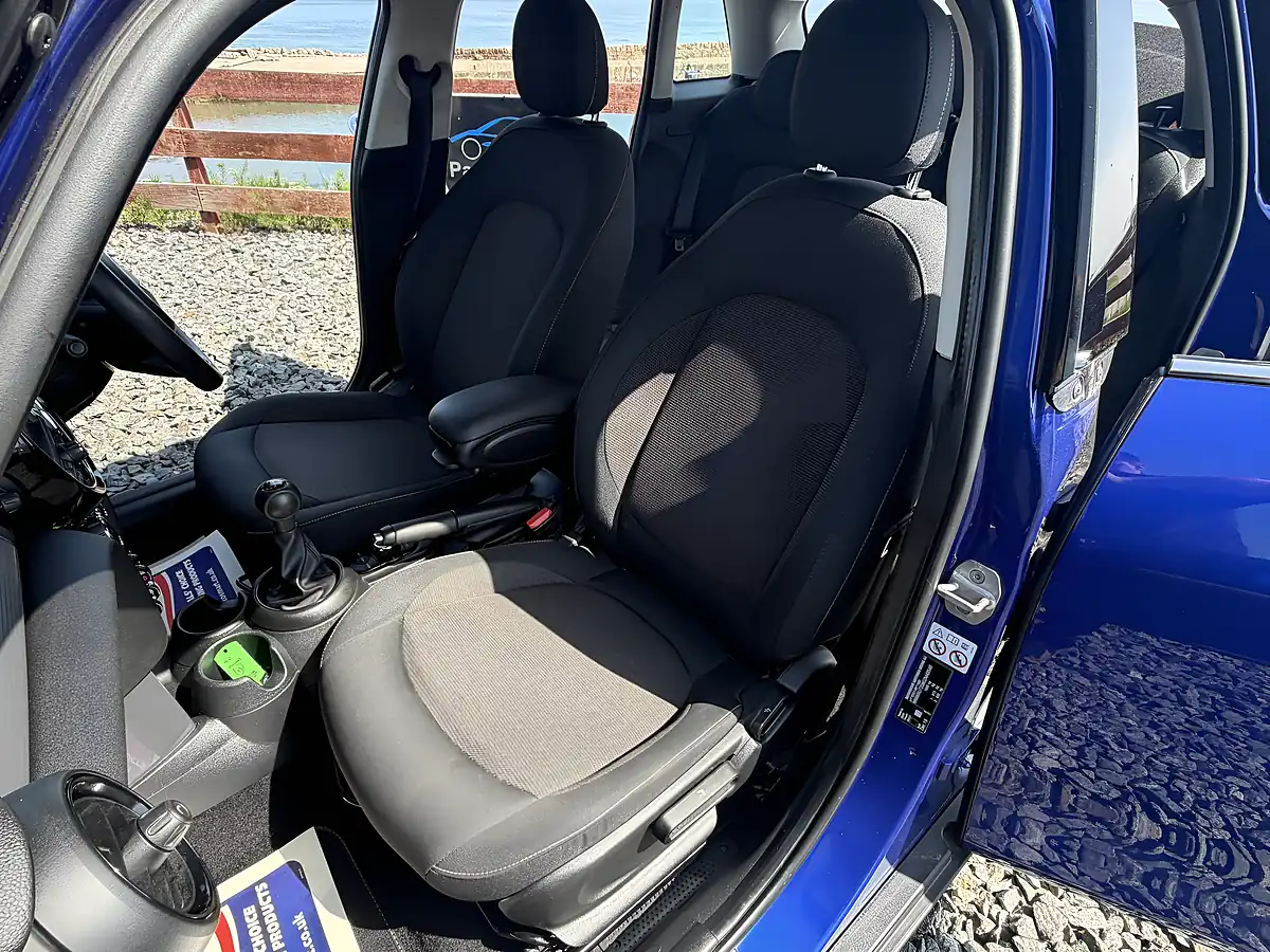 Used 2020 MINI Hatch Cooper Classic Blue - Interior and Exterior details 13