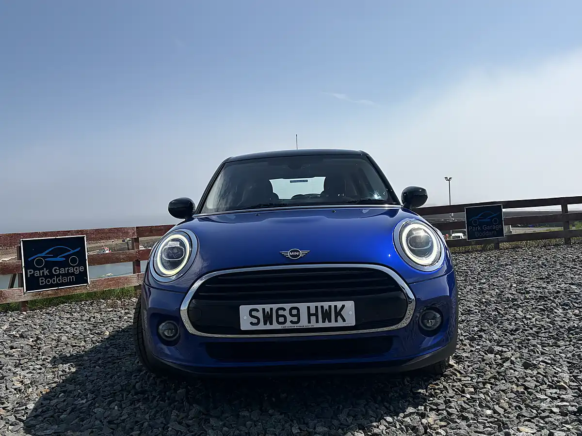 Used 2020 MINI Hatch Cooper Classic Blue - Interior and Exterior details 3
