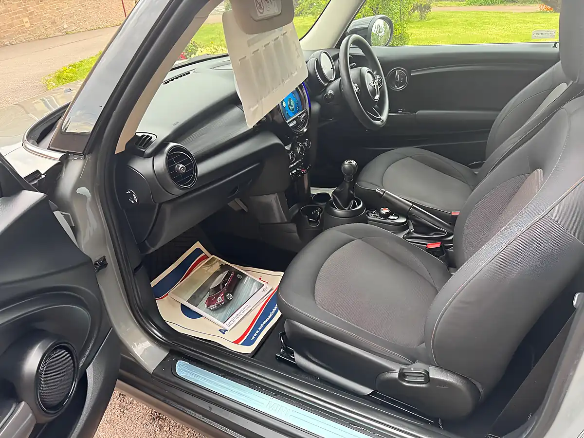 Used 2020 MINI Hatch Cooper Classic Grey - Interior and Exterior details 14