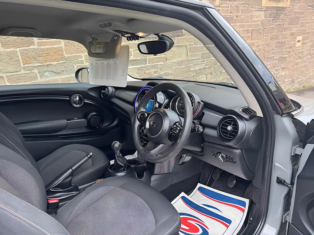 Used 2020 MINI Hatch Cooper Classic Grey - Interior and Exterior details 17