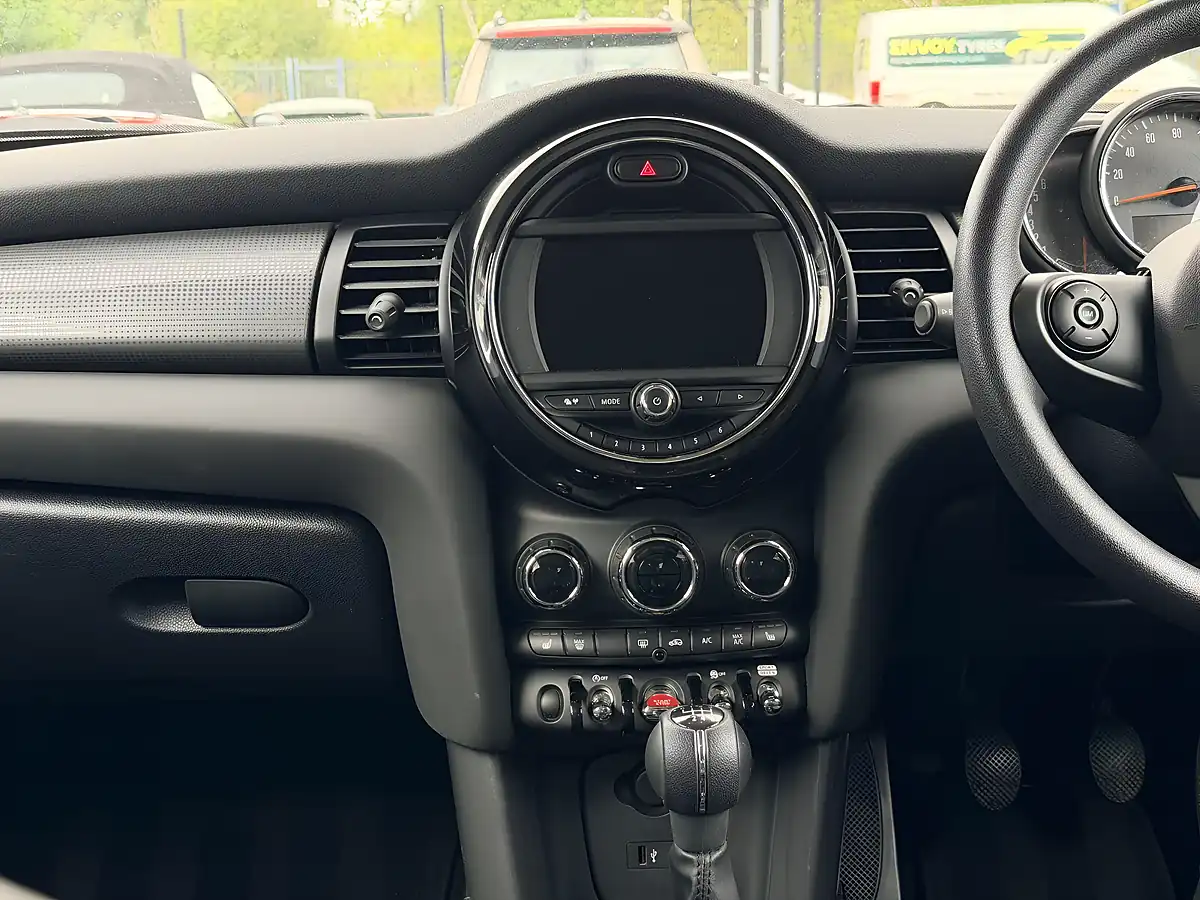 Used 2020 MINI Hatch Cooper Classic Melting Silver - Interior and Exterior details 11