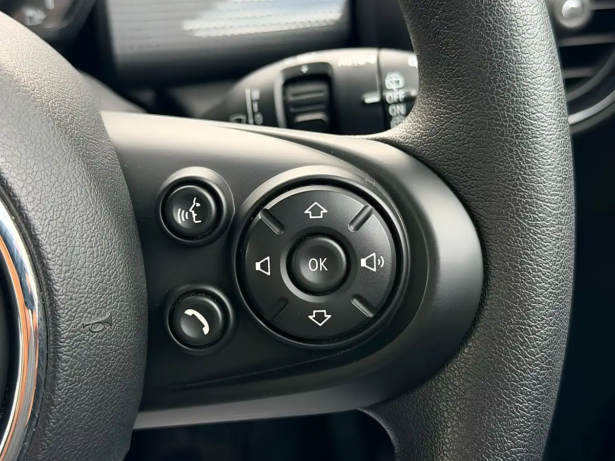 Used 2020 MINI Hatch Cooper Classic Melting Silver - Interior and Exterior details 14