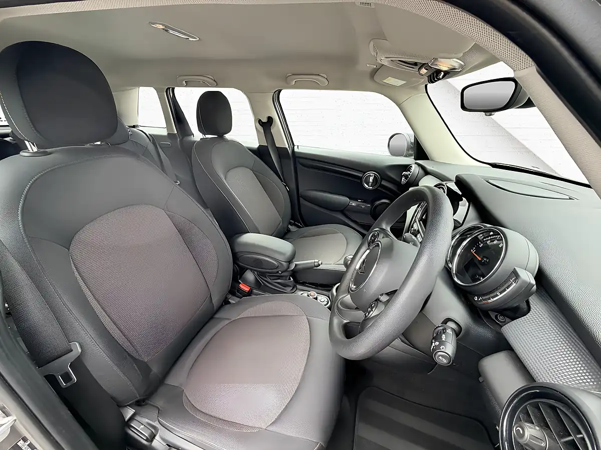 Used 2020 MINI Hatch Cooper Classic Melting Silver - Interior and Exterior details 2