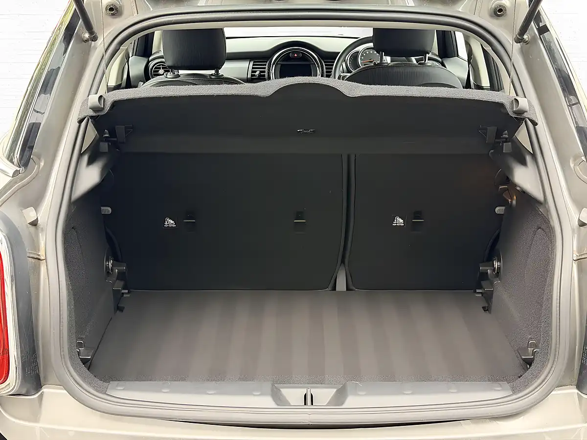 Used 2020 MINI Hatch Cooper Classic Melting Silver - Interior and Exterior details 7