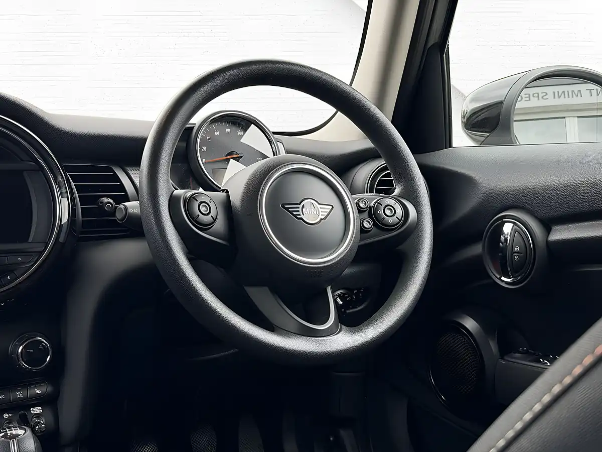 Used 2020 MINI Hatch Cooper Classic Melting Silver - Interior and Exterior details 8