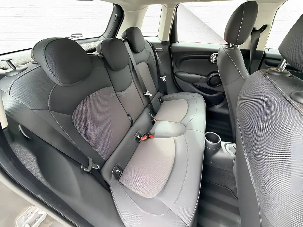 Used 2020 MINI Hatch Cooper Classic Melting Silver - Interior and Exterior details 9