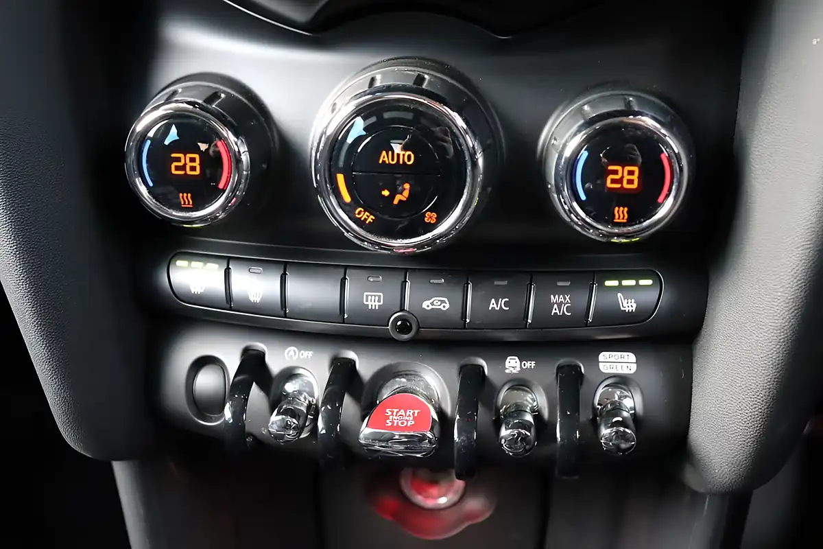 Used 2020 MINI Hatch Cooper Classic Moonwalk Grey - Interior and Exterior details 12