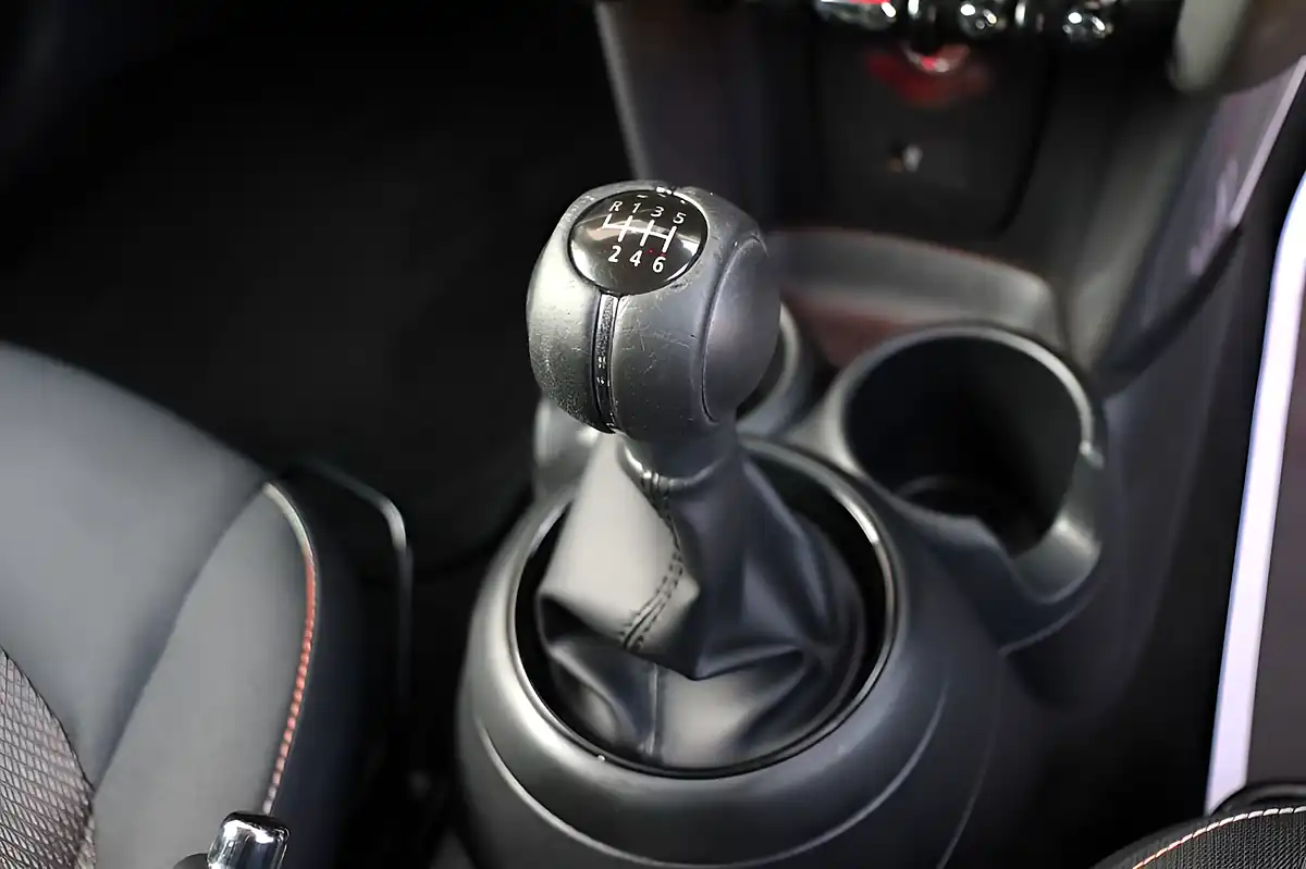 Used 2020 MINI Hatch Cooper Classic Moonwalk Grey - Interior and Exterior details 13