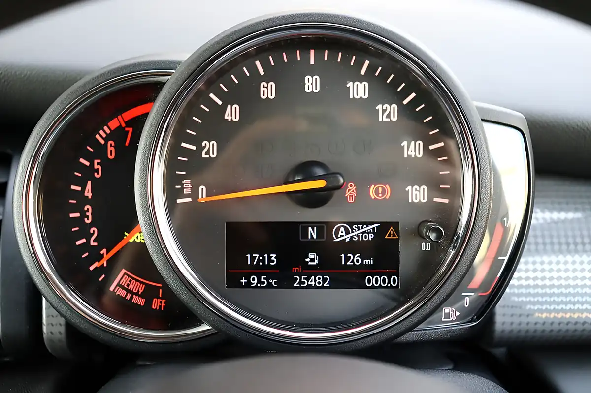 Used 2020 MINI Hatch Cooper Classic Moonwalk Grey - Interior and Exterior details 14