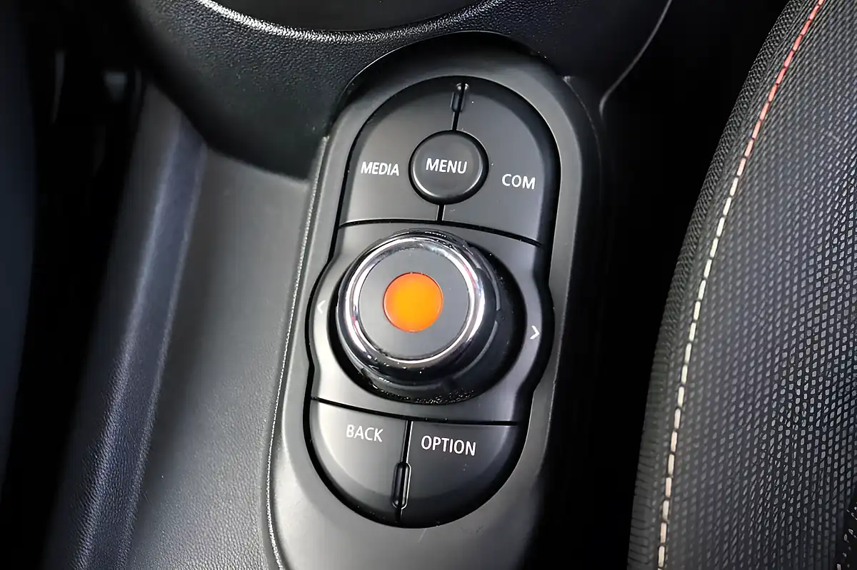 Used 2020 MINI Hatch Cooper Classic Moonwalk Grey - Interior and Exterior details 17