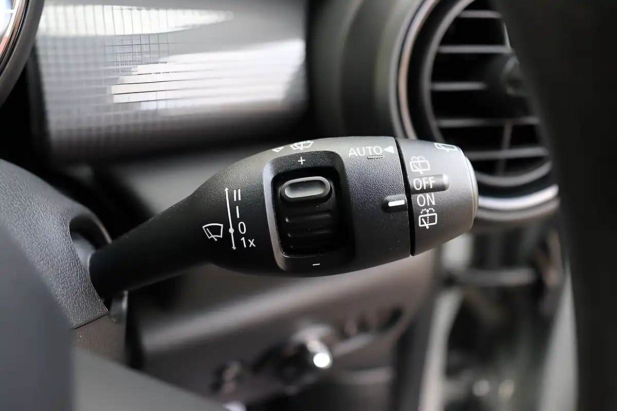 Used 2020 MINI Hatch Cooper Classic Moonwalk Grey - Interior and Exterior details 18