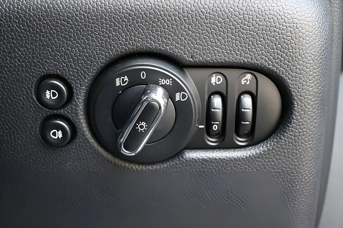 Used 2020 MINI Hatch Cooper Classic Moonwalk Grey - Interior and Exterior details 19