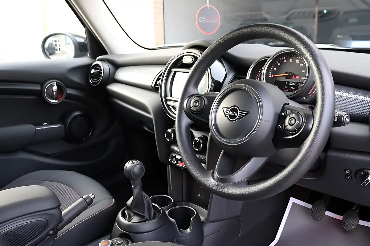 Used 2020 MINI Hatch Cooper Classic Moonwalk Grey - Interior and Exterior details 2