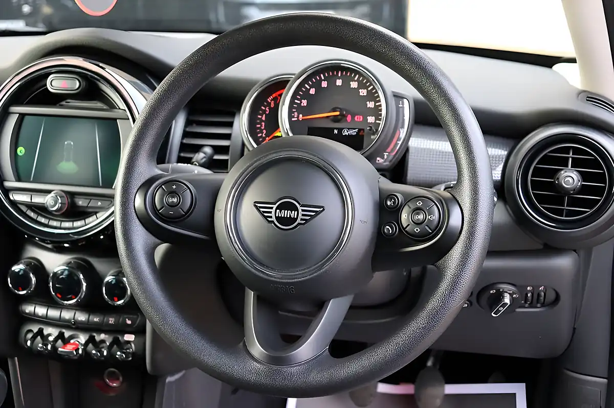 Used 2020 MINI Hatch Cooper Classic Moonwalk Grey - Interior and Exterior details 4
