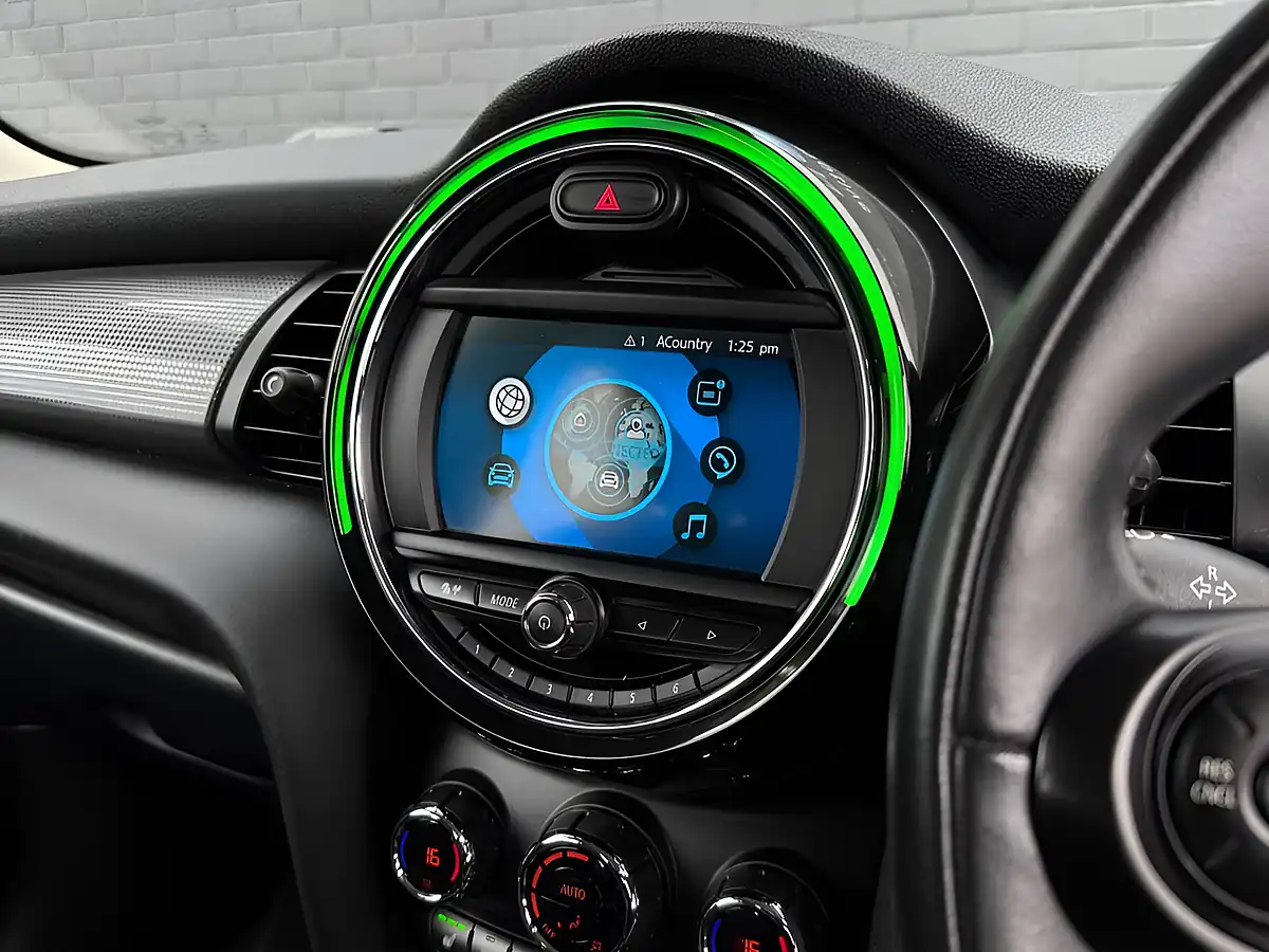 Used 2020 MINI Hatch Cooper Classic Pepper White - Interior and Exterior details 17