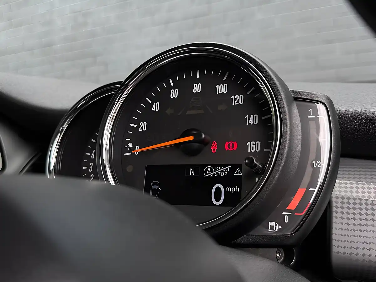 Used 2020 MINI Hatch Cooper Classic Pepper White - Interior and Exterior details 18