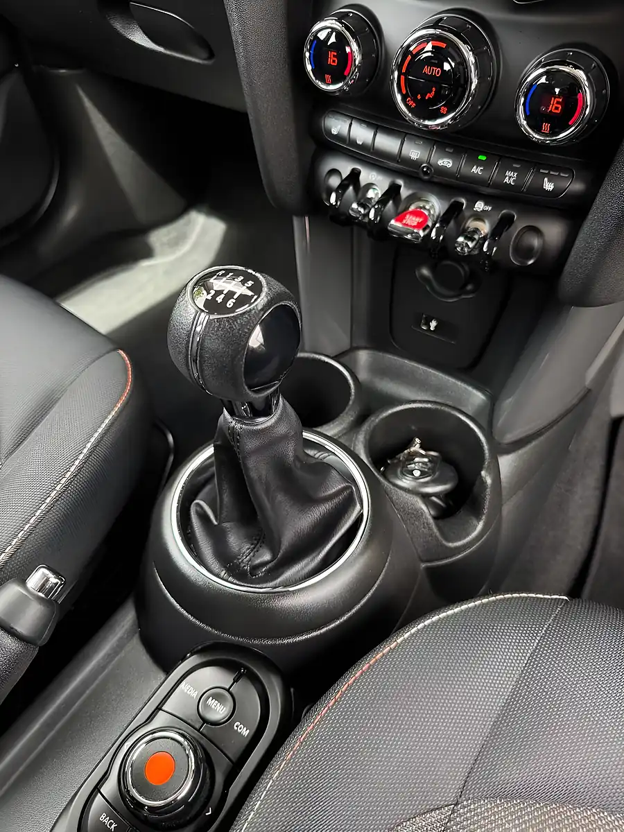 Used 2020 MINI Hatch Cooper Classic Pepper White - Interior and Exterior details 19