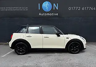Used 2020 MINI Hatch Cooper Classic Pepper White - Interior and Exterior details 3