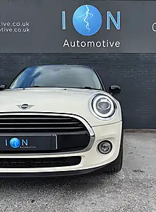 Used 2020 MINI Hatch Cooper Classic Pepper White - Interior and Exterior details 4