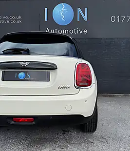 Used 2020 MINI Hatch Cooper Classic Pepper White - Interior and Exterior details 5