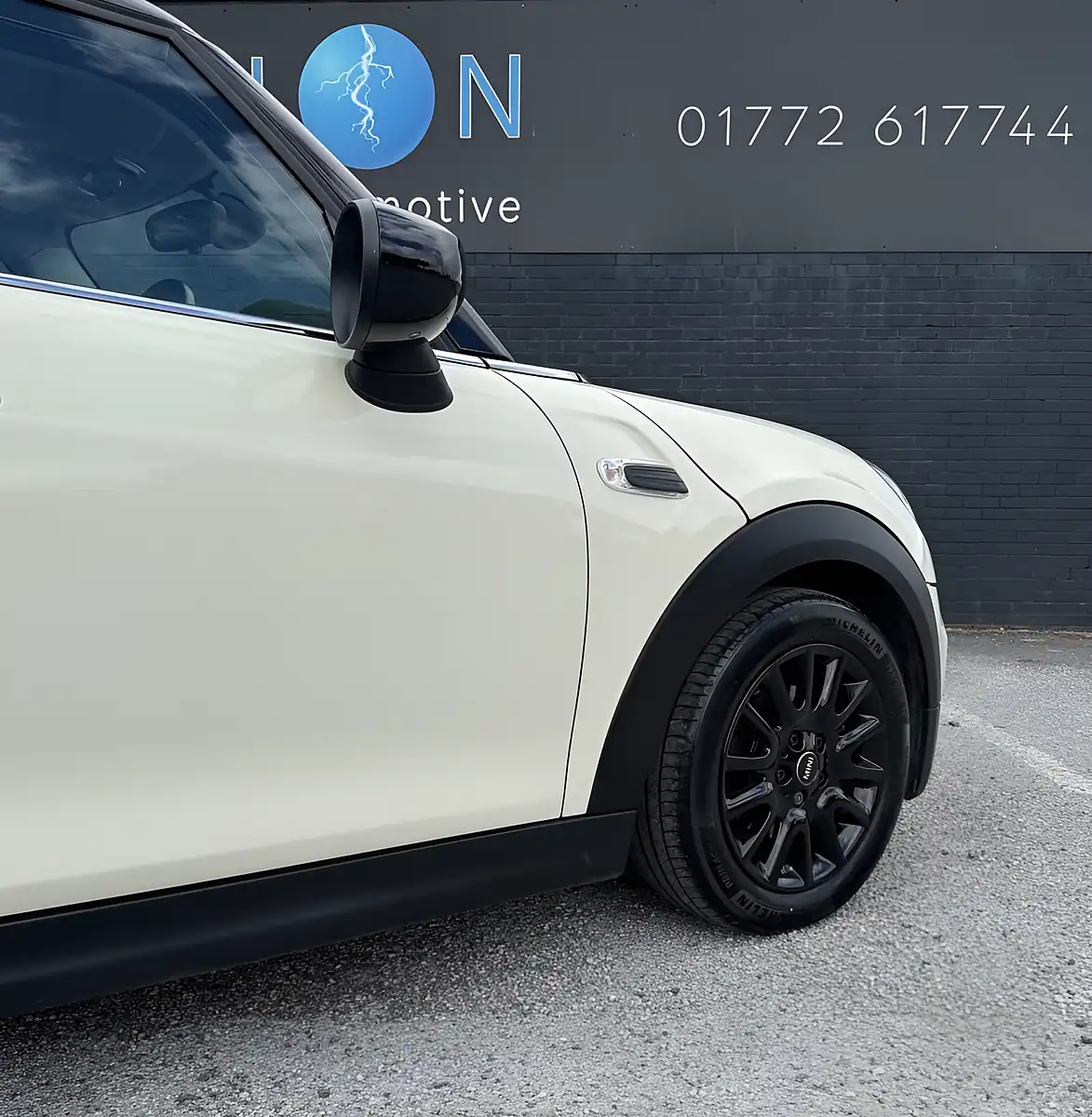 Used 2020 MINI Hatch Cooper Classic Pepper White - Interior and Exterior details 6