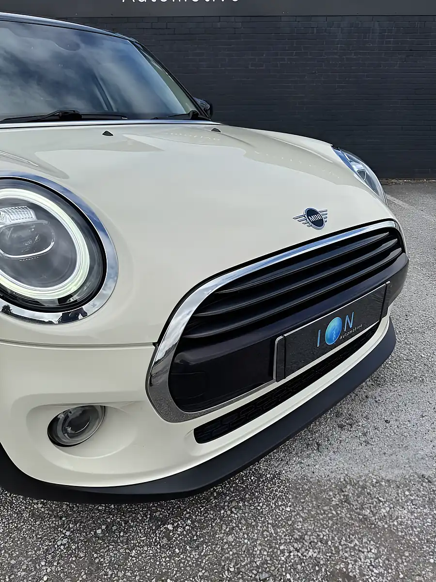 Used 2020 MINI Hatch Cooper Classic Pepper White - Interior and Exterior details 9