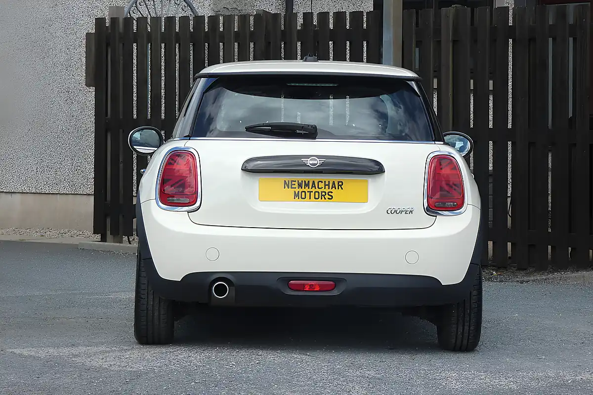 Used 2020 MINI Hatch Cooper Classic Pepper White - Interior and Exterior details 3