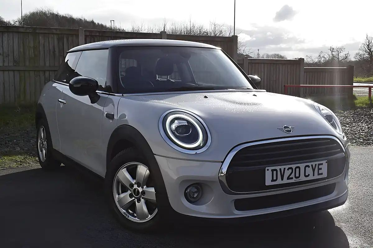 Used 2020 MINI Hatch Cooper Classic Silver - Front View