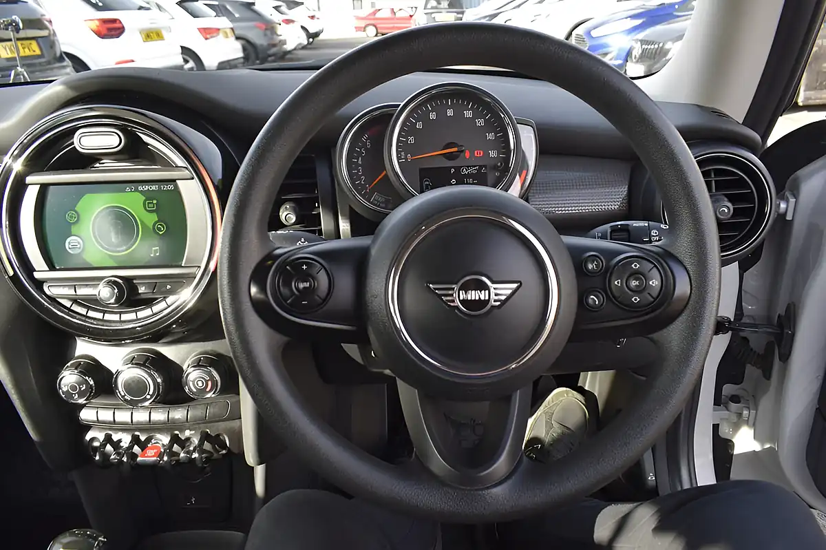 Used 2020 MINI Hatch Cooper Classic Silver - Interior and Exterior details 13
