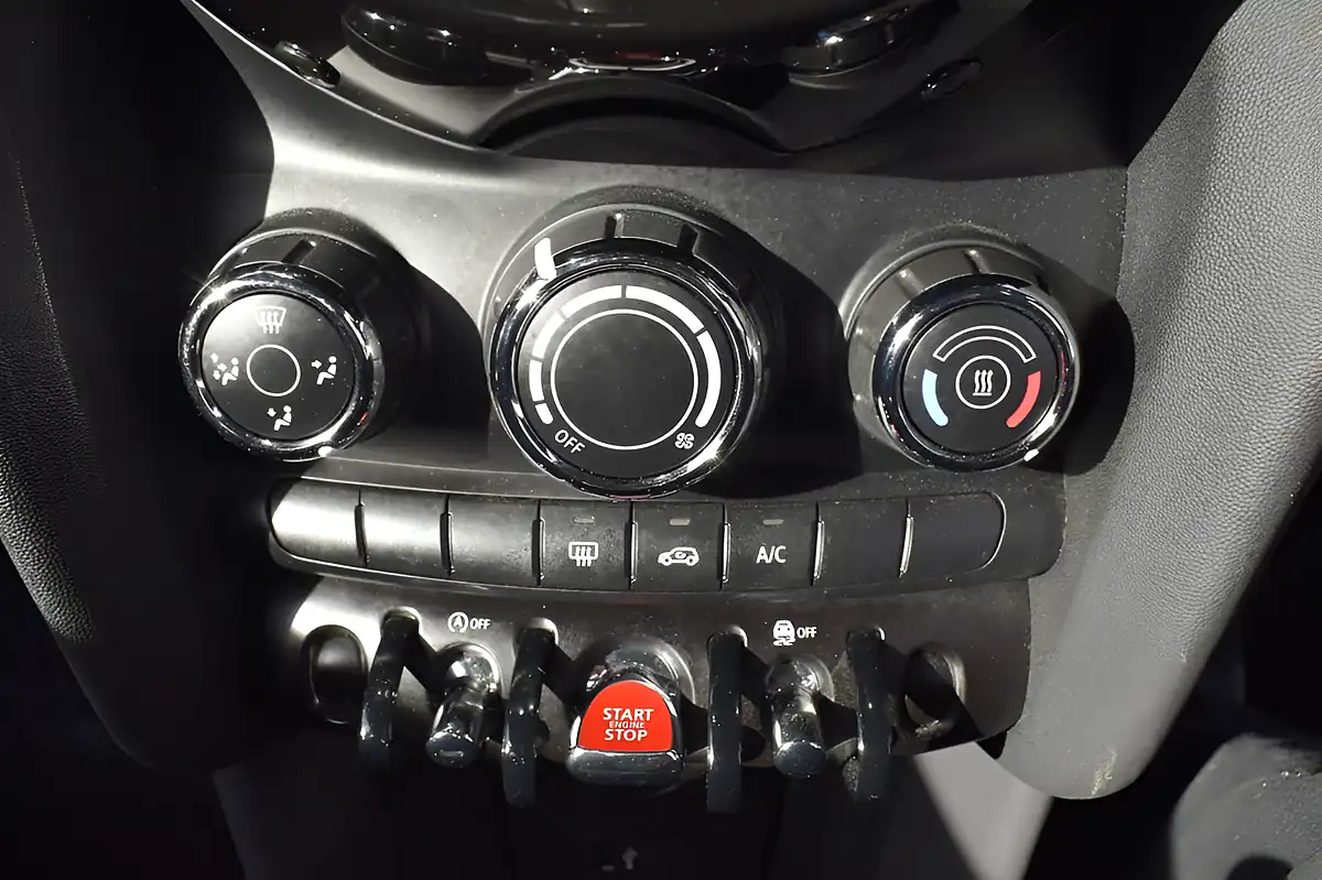 Used 2020 MINI Hatch Cooper Classic Silver - Interior and Exterior details 15