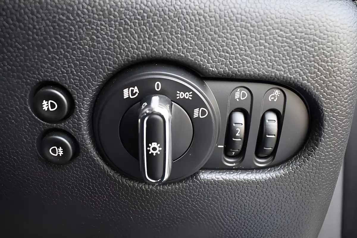 Used 2020 MINI Hatch Cooper Classic Silver - Interior and Exterior details 17