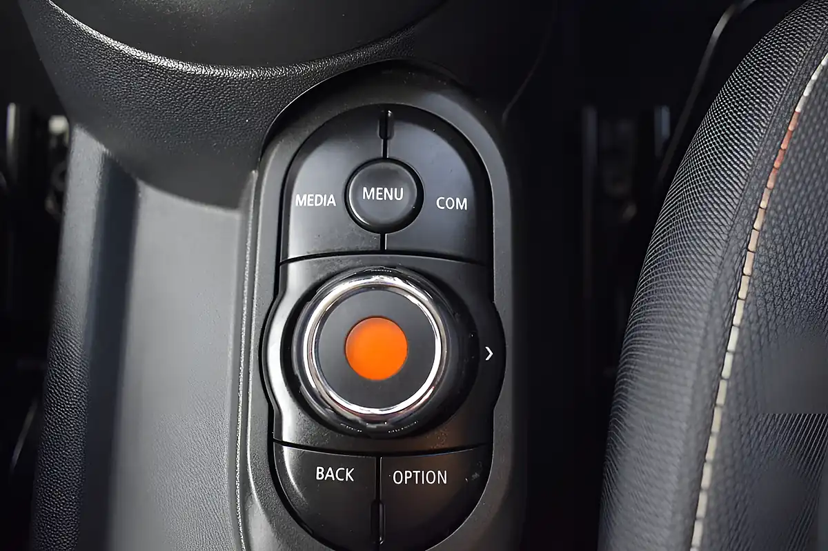 Used 2020 MINI Hatch Cooper Classic Silver - Interior and Exterior details 19