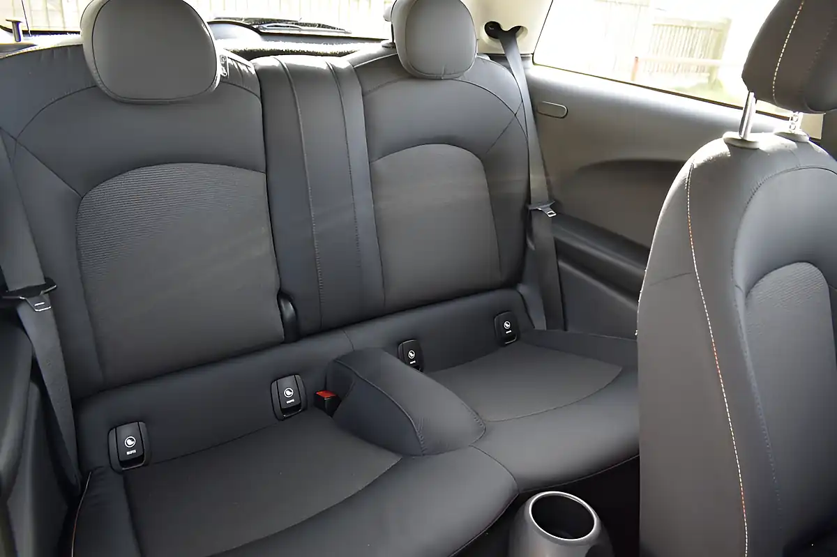 Used 2020 MINI Hatch Cooper Classic Silver - Interior and Exterior details 9