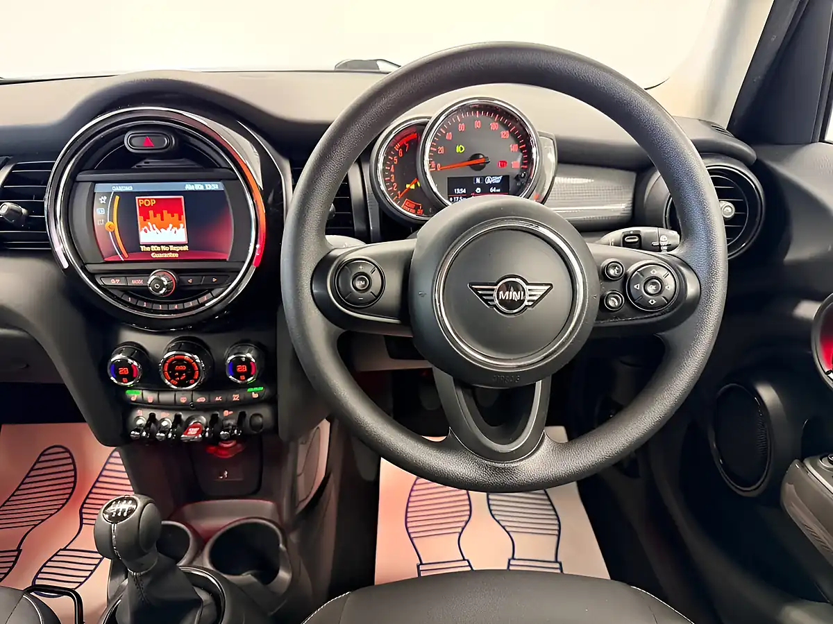 Used 2020 MINI Hatch Cooper Classic Starlight Blue - Interior and Exterior details 14
