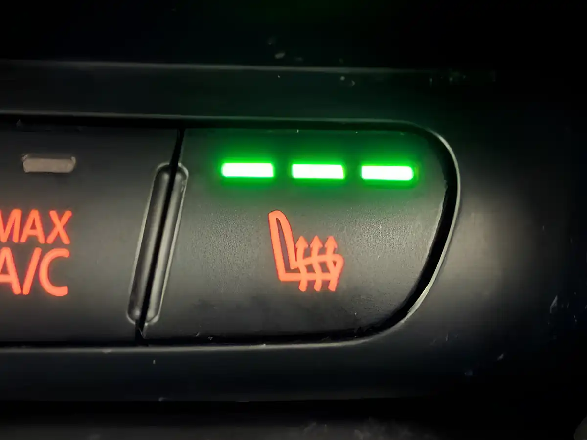 Used 2020 MINI Hatch Cooper Classic Starlight Blue - Interior and Exterior details 16