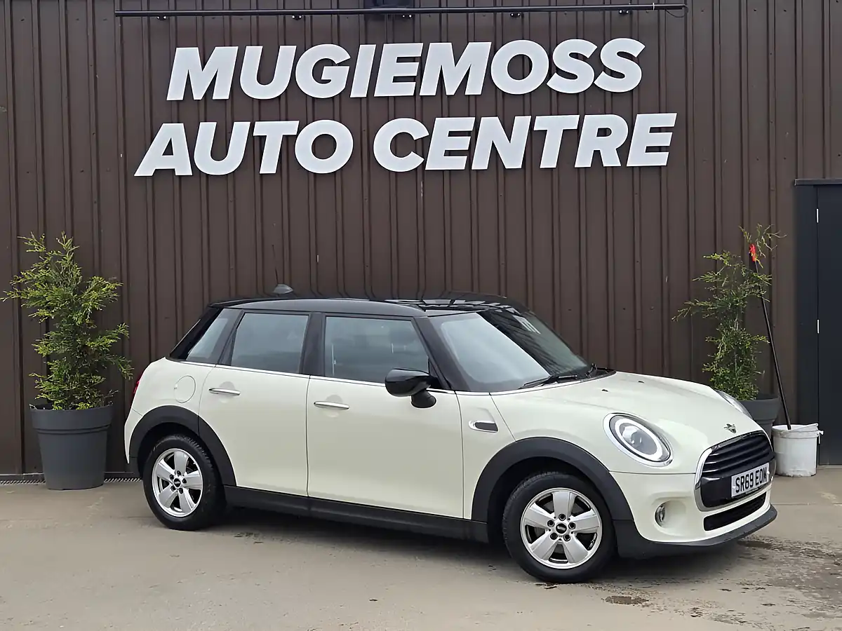 Used 2020 MINI Hatch Cooper Classic White - Front View