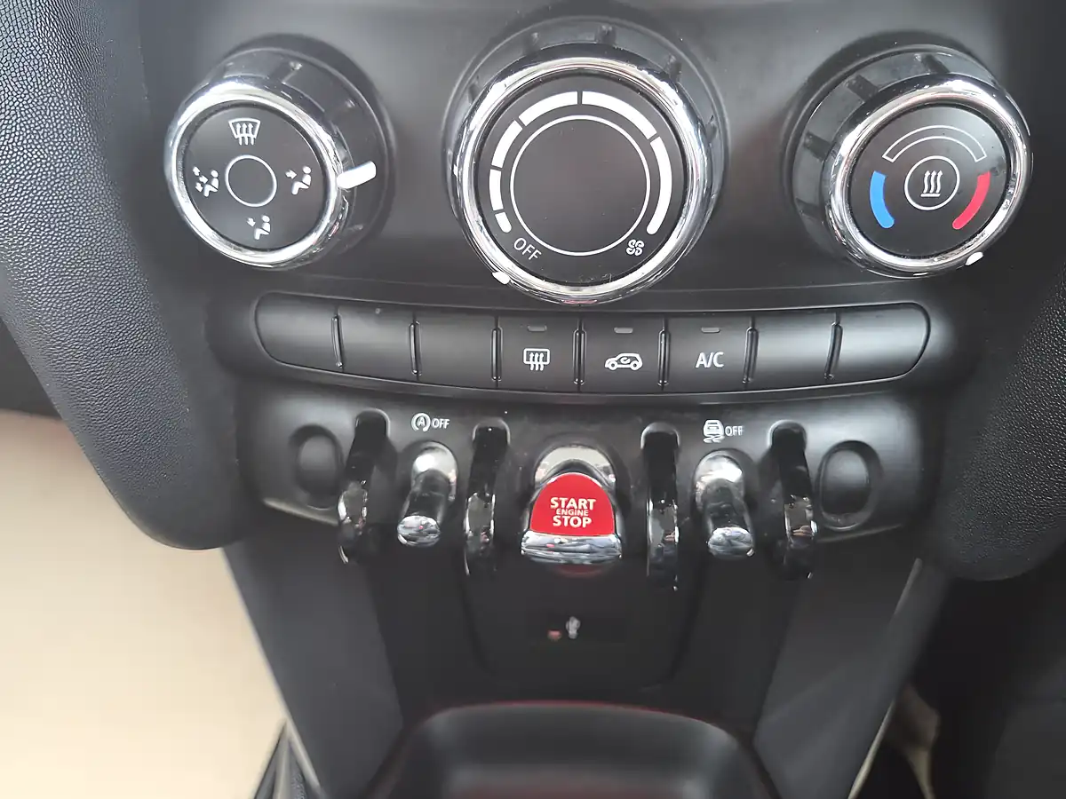 Used 2020 MINI Hatch Cooper Classic White - Interior and Exterior details 12
