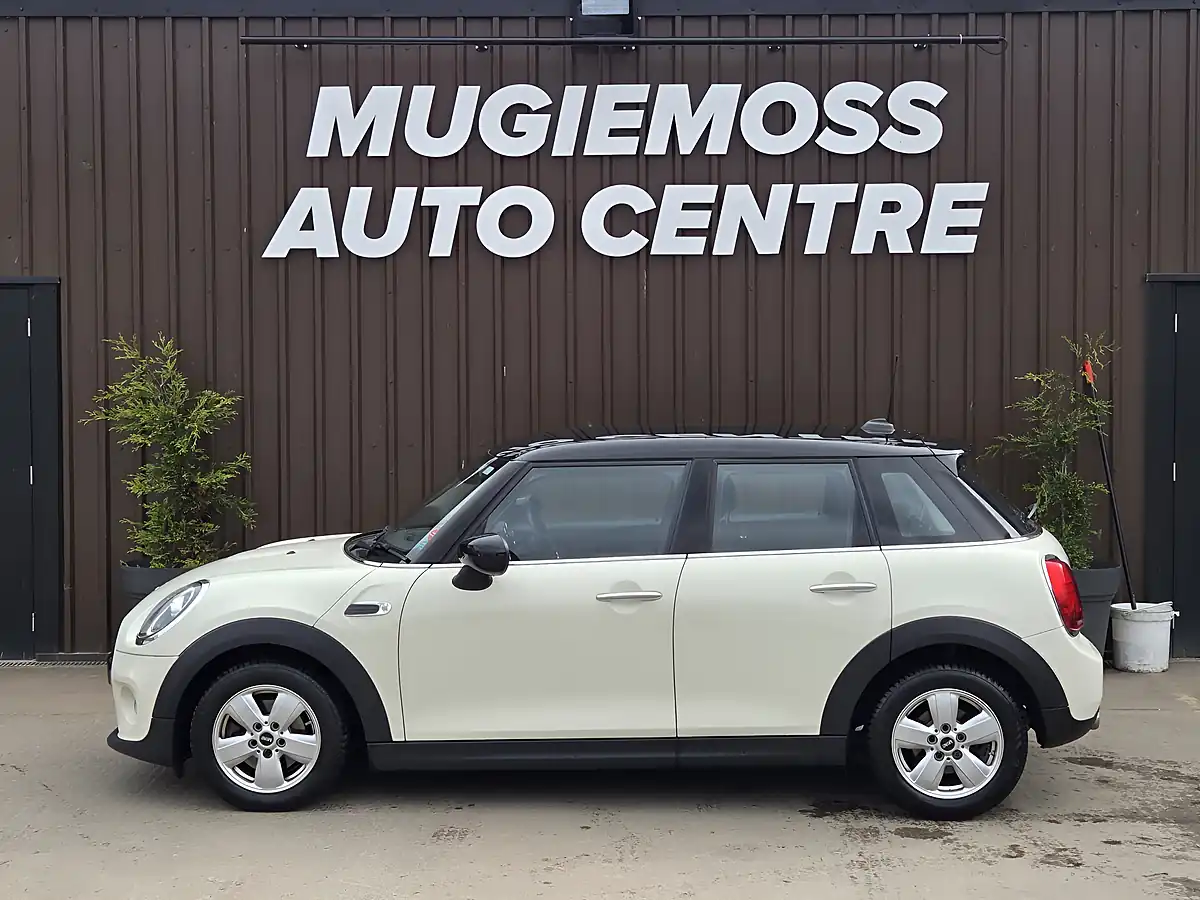 Used 2020 MINI Hatch Cooper Classic White - Interior and Exterior details 4
