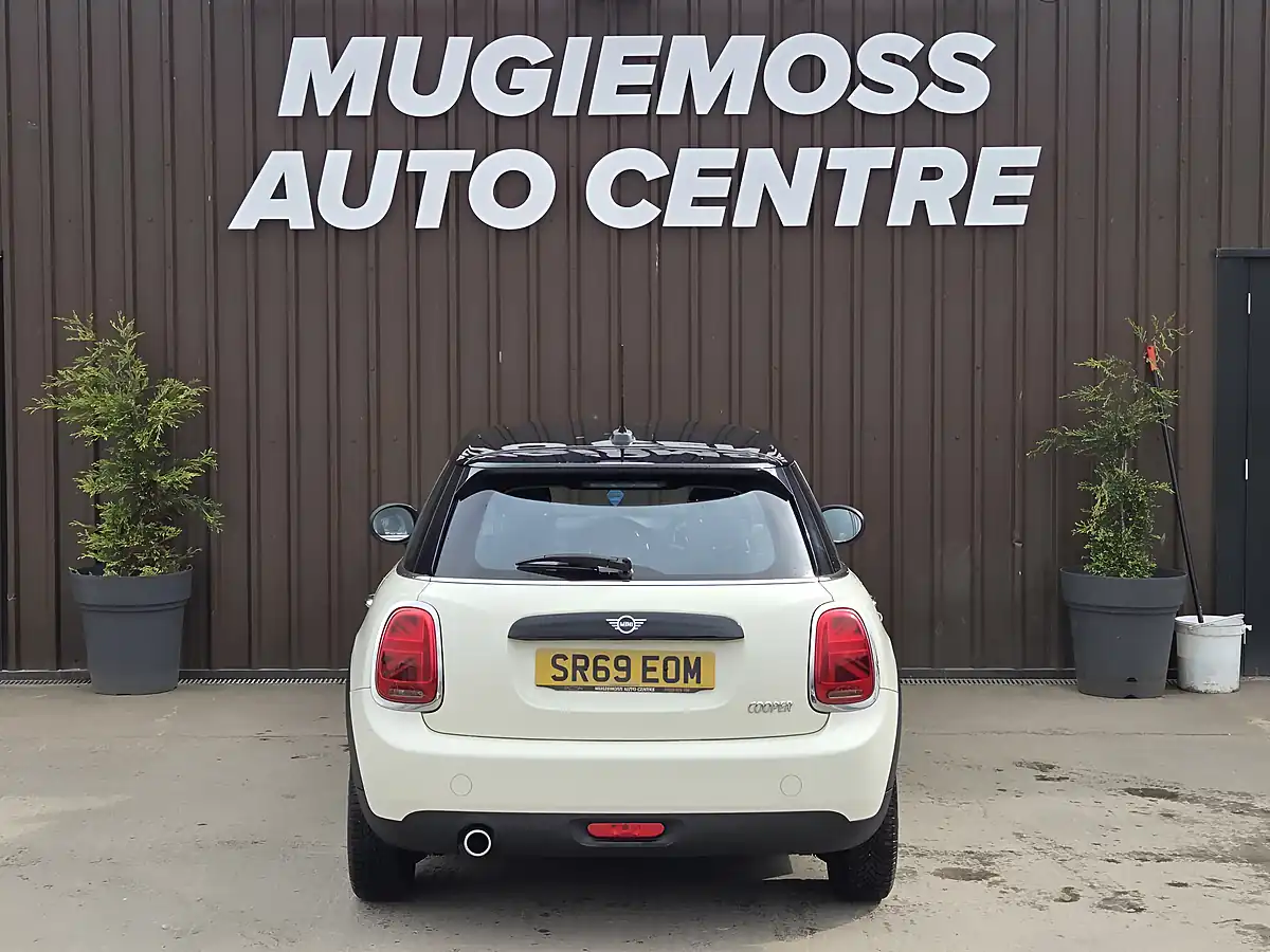 Used 2020 MINI Hatch Cooper Classic White - Interior and Exterior details 5