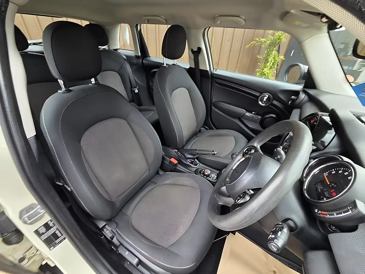 Used 2020 MINI Hatch Cooper Classic White - Interior and Exterior details 6