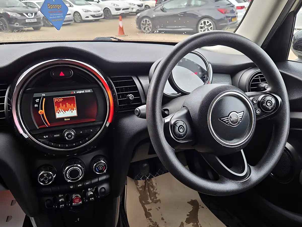 Used 2020 MINI Hatch Cooper Classic White - Interior and Exterior details 7