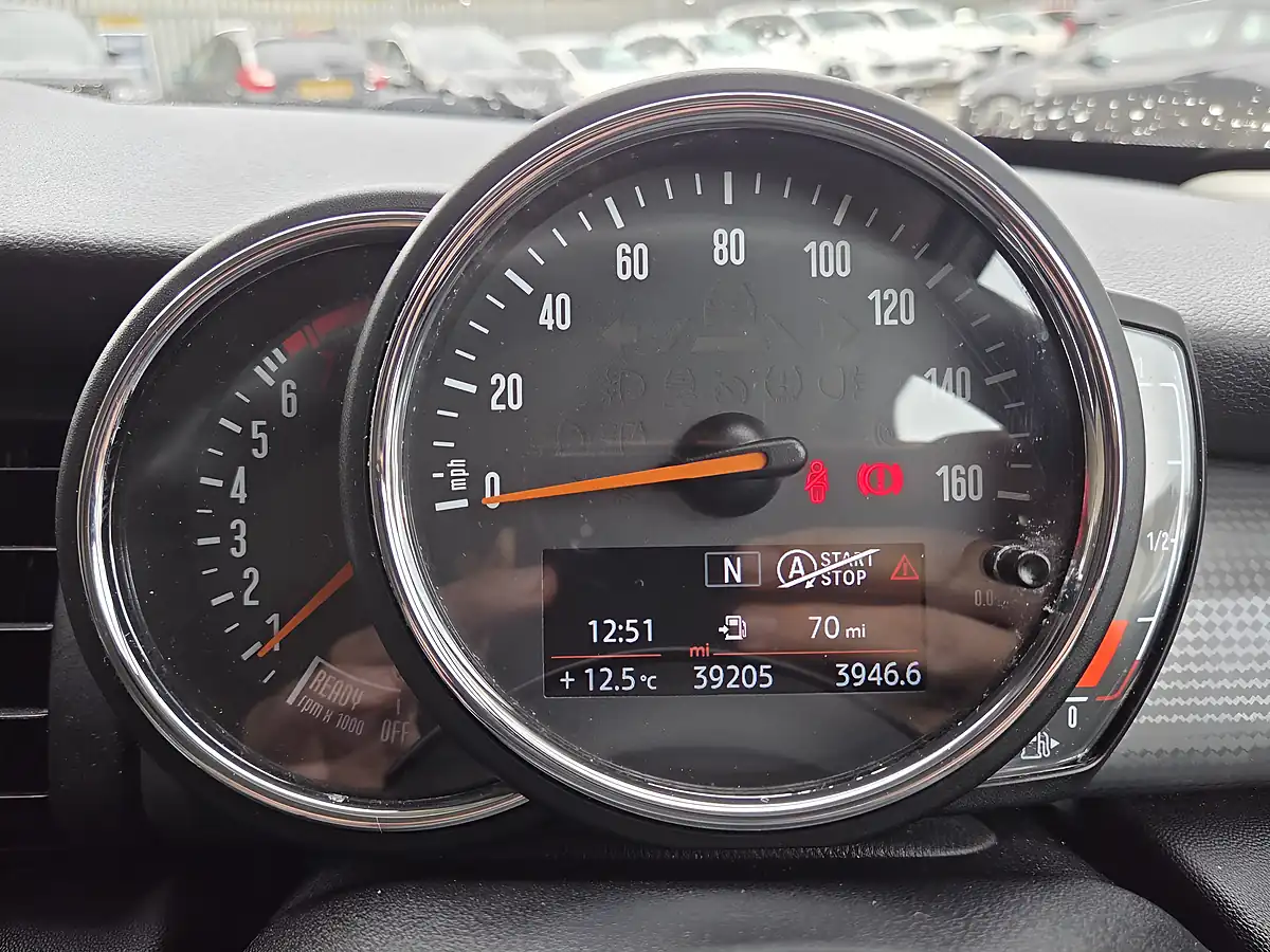 Used 2020 MINI Hatch Cooper Classic White - Interior and Exterior details 9