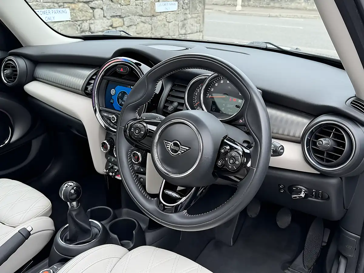Used 2020 MINI Hatch Cooper Exclusive Grey - Interior and Exterior details 5