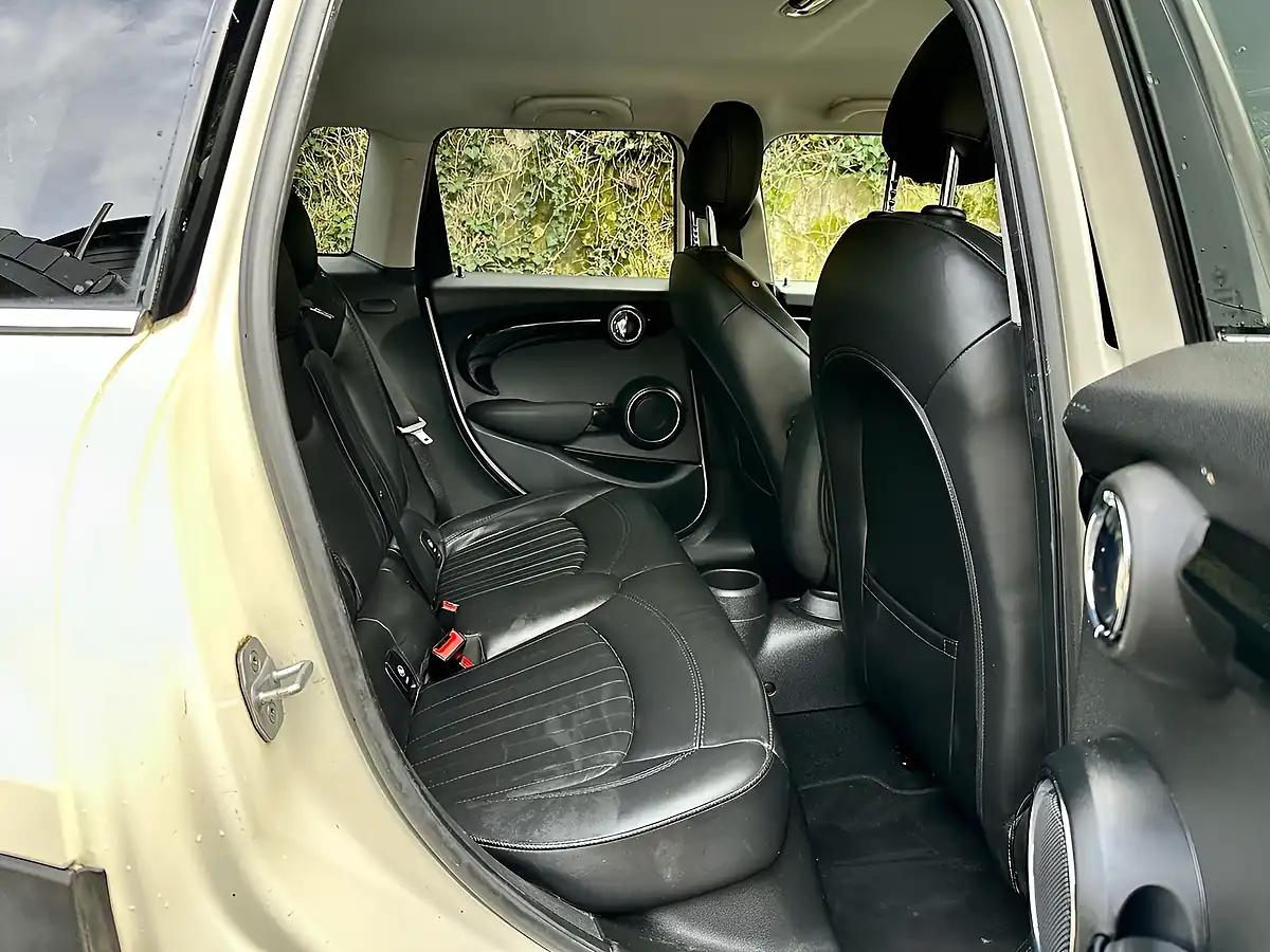 Used 2020 MINI Hatch Cooper Exclusive Pepper White - Interior and Exterior details 10