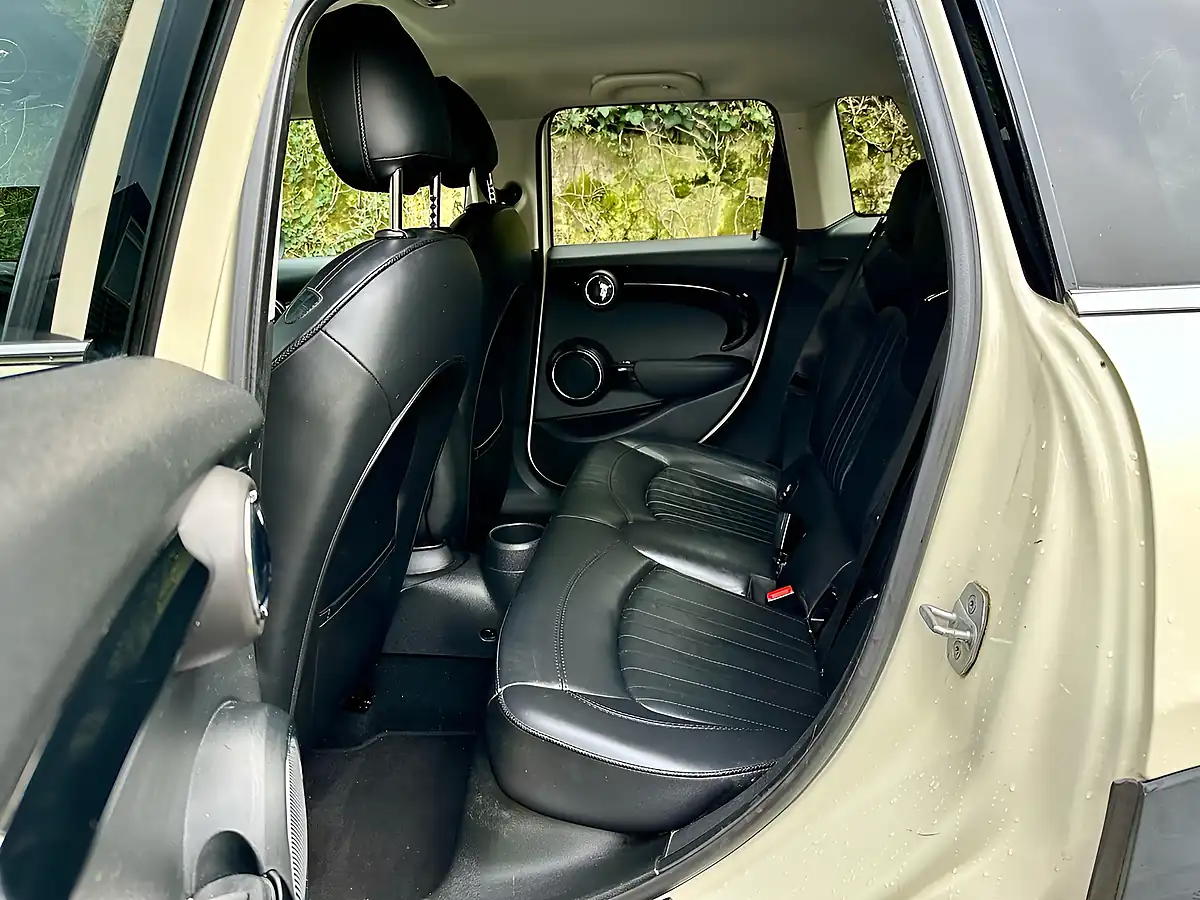 Used 2020 MINI Hatch Cooper Exclusive Pepper White - Interior and Exterior details 11